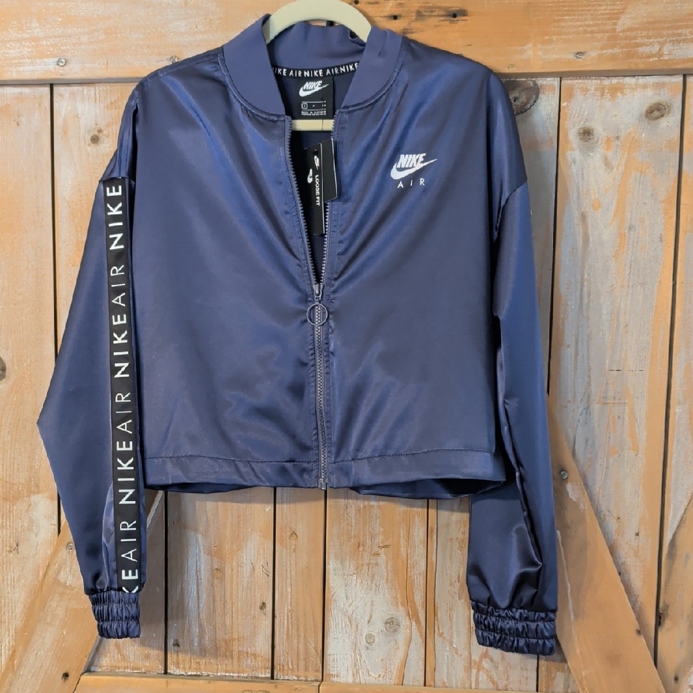 Nike Air Lightweight Crop Loose Fit Jkt.  NWT.  SMALL. $75 NEW